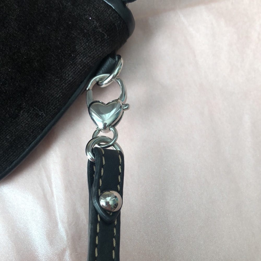 Juicy Couture wristlet - Picture 5 of 9